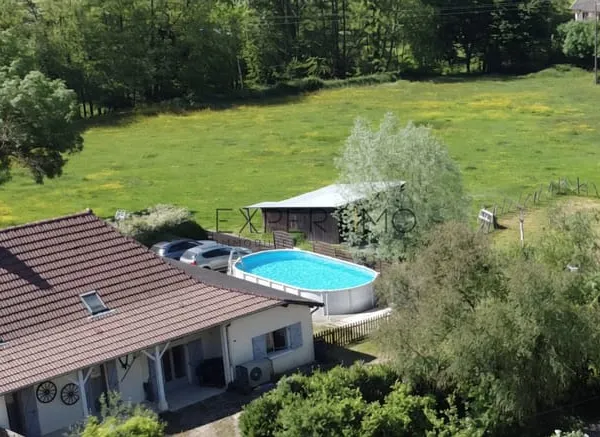 Maison avec piscine et terrain de 1,7 ha à Bantanges (71500)