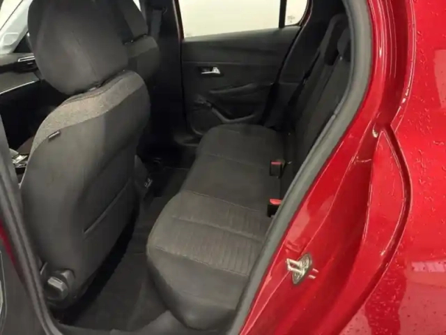 Peugeot 208 e- 136ch active — photo 7