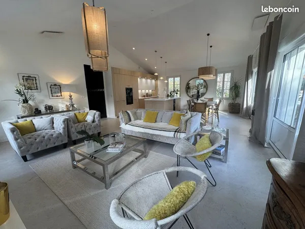 Villa 8 pièces 261 m²