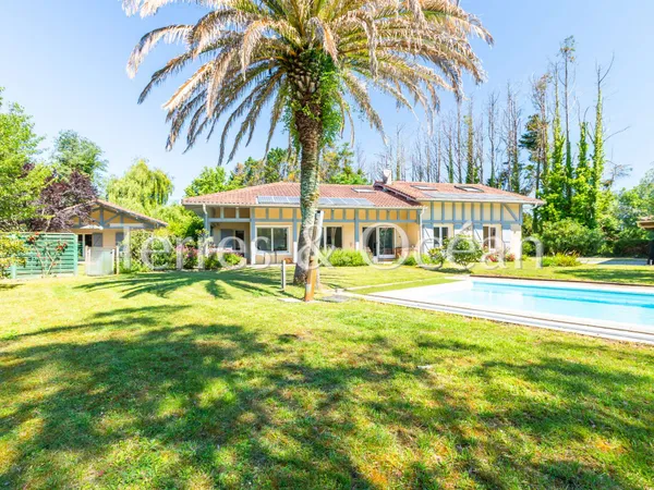 Maison 10 pièces 222 m²