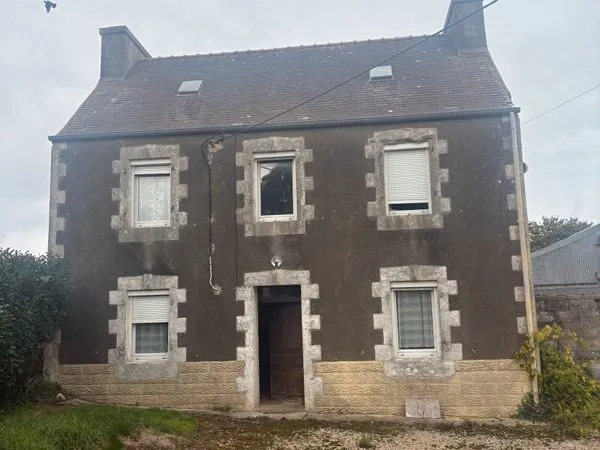 Maison à rénover avec hangar
