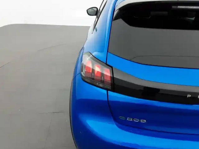 Peugeot 208 electrique 50 kwh 136ch — photo 15
