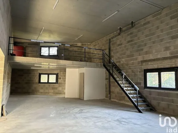 Local 143 m²
