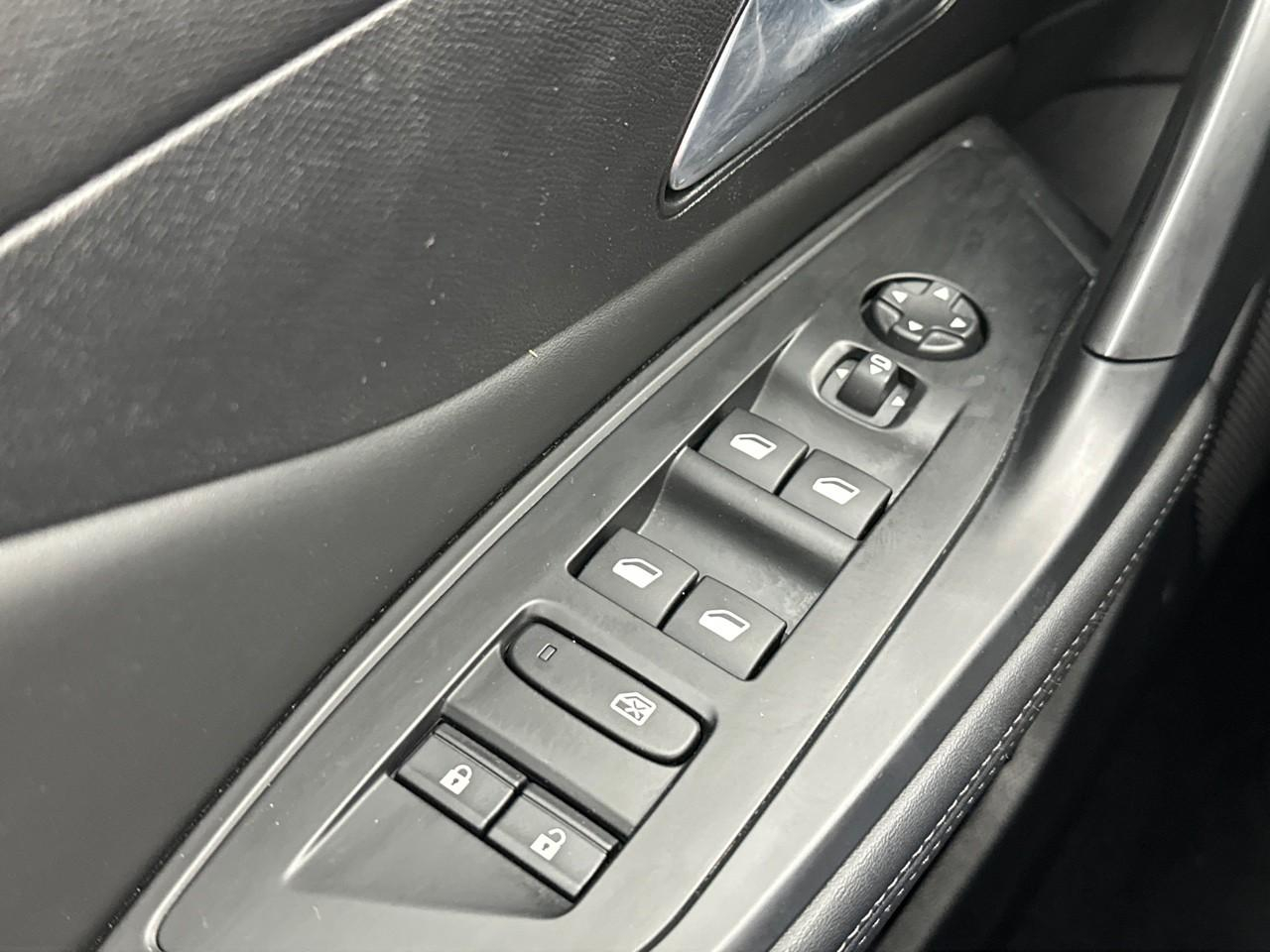 Peugeot 308 sw puretech 130ch s&s eat8 allure — photo 15