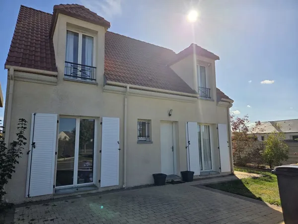 MAISON FAMILIALE EN LOTISSEMENT