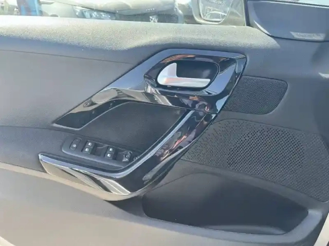 Peugeot 208 puretech 110ch s&amp;s bvm6 — photo 23