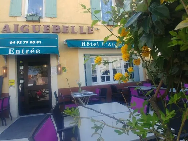 A vendre fonds de commerce hotel restaurant au coeur du luberon