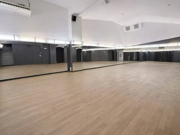 Local commercial 251 m²