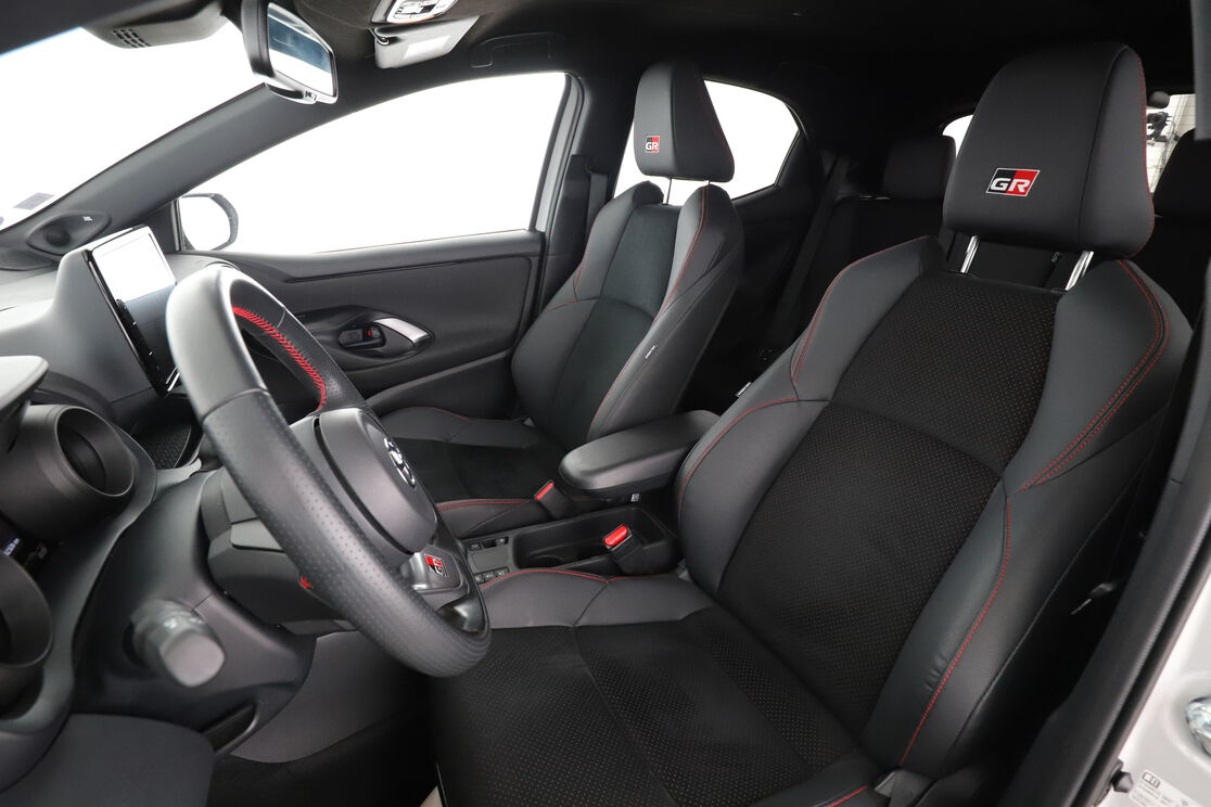 Toyota Yaris 1.5 Hybrid GR Sport — photo 9