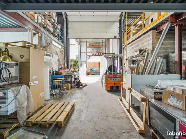 Local d'activité 2 104 m²