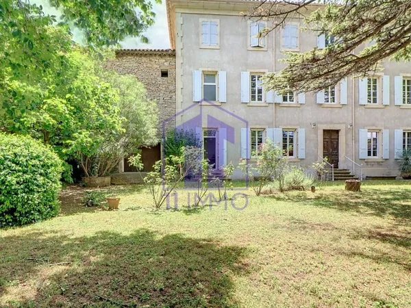 Maison 10 pièces 390 m²