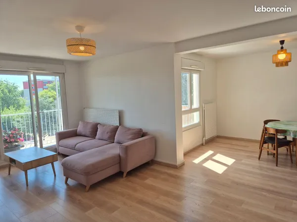 Appartement T4 98 m² lumineux avec balcon, parking et ascenseur