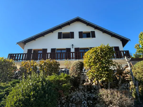 Maison 8 pièces 141 m²