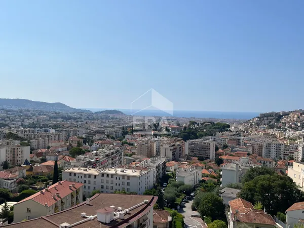 A VENDRE / NICE ST SYLVESTRE : Appartement 2 pièces, vue mer et terrasse