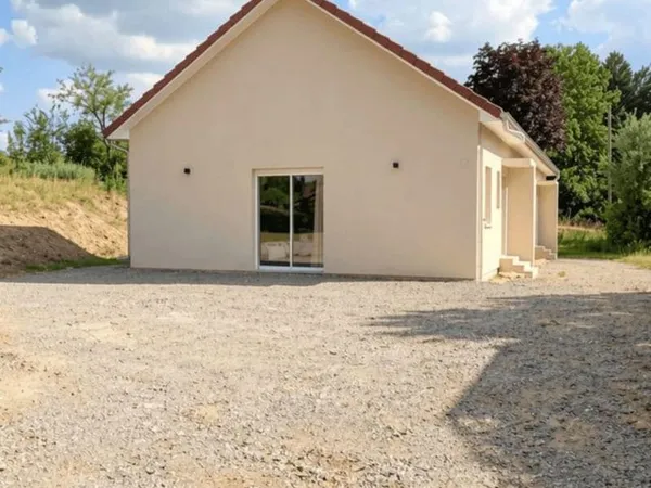 Villa neuve de plain-pied avec terrain