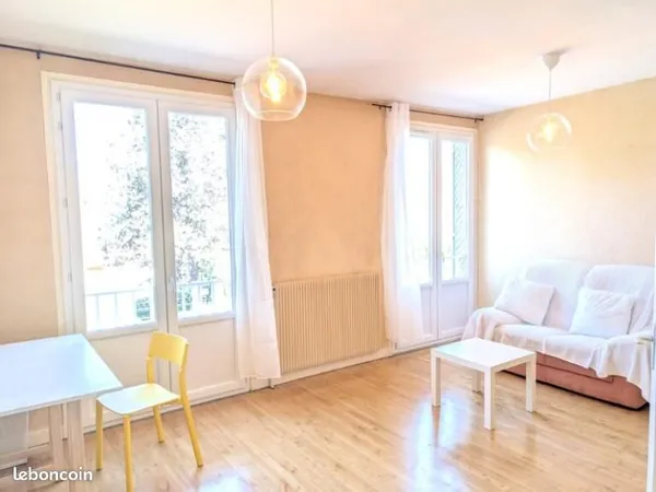 Studio meublé Le Puy en Velay proche école d'infirmières et CH Emile Roux