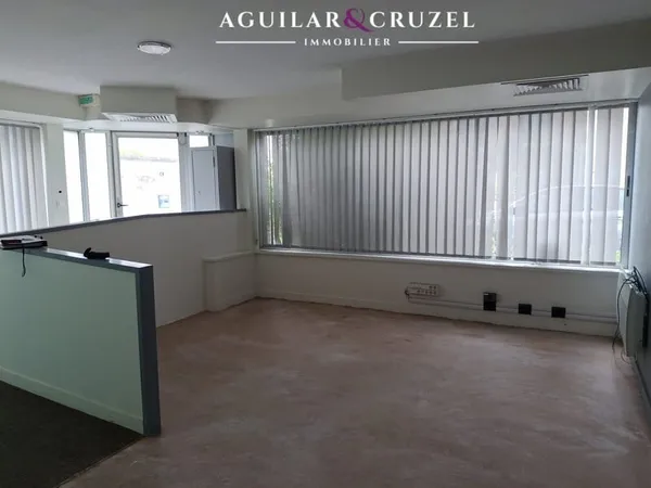 À vendre -- Bourges, Quartier Charlet Bâtiment à usage profes