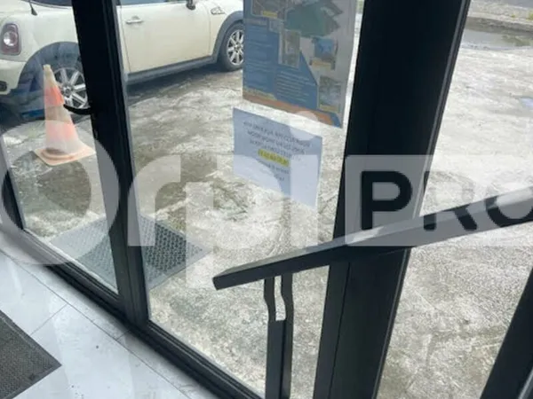 Local commercial 181 m²