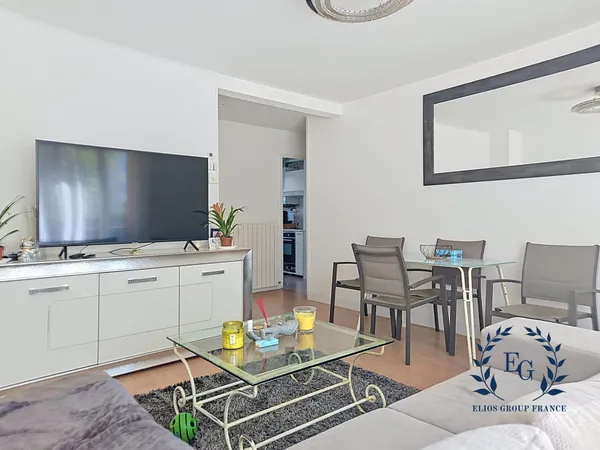 Aubagne  Le Pin Vert  T4 traversant de 67 m² avec loggia