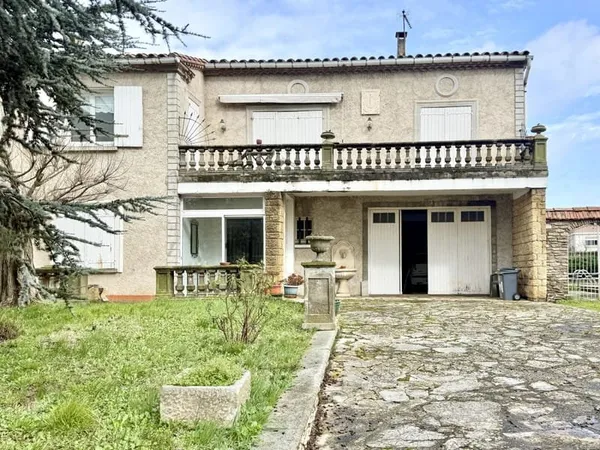 Maison méditerranéenne à Carcassonne, idéale pour les familles avec piscine et jardin,
