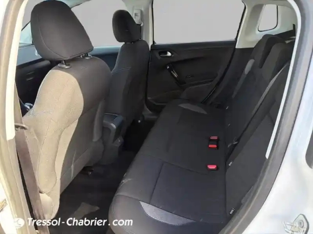 Peugeot 2008 puretech 82ch s&amp;s bvm5 signature — photo 25