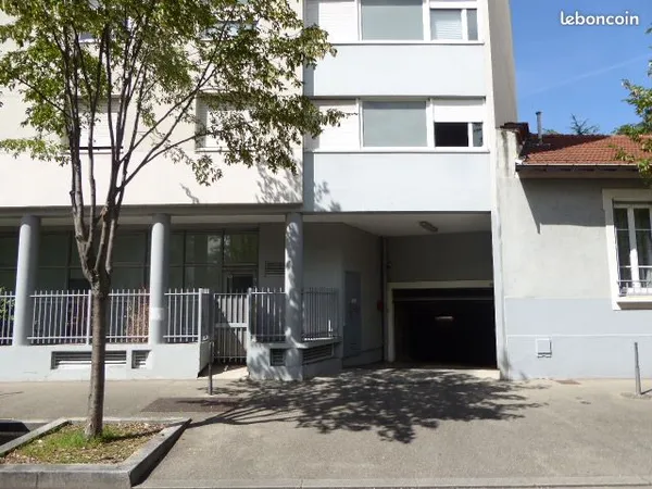 Parking Lyon 8