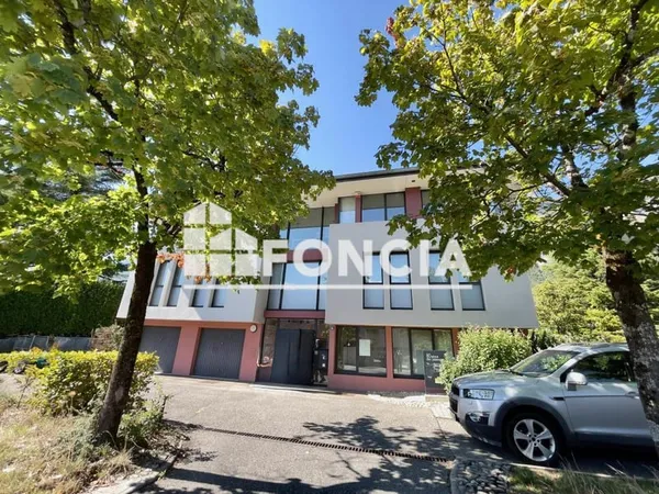 Location - Bureau - 115 m² - 14 400 €/an HC HT - 1 200 €/mois