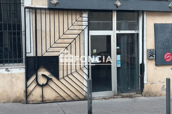 Local 97 m²