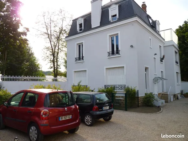 Trois pièces + terrasse dans petite résidence avec parking