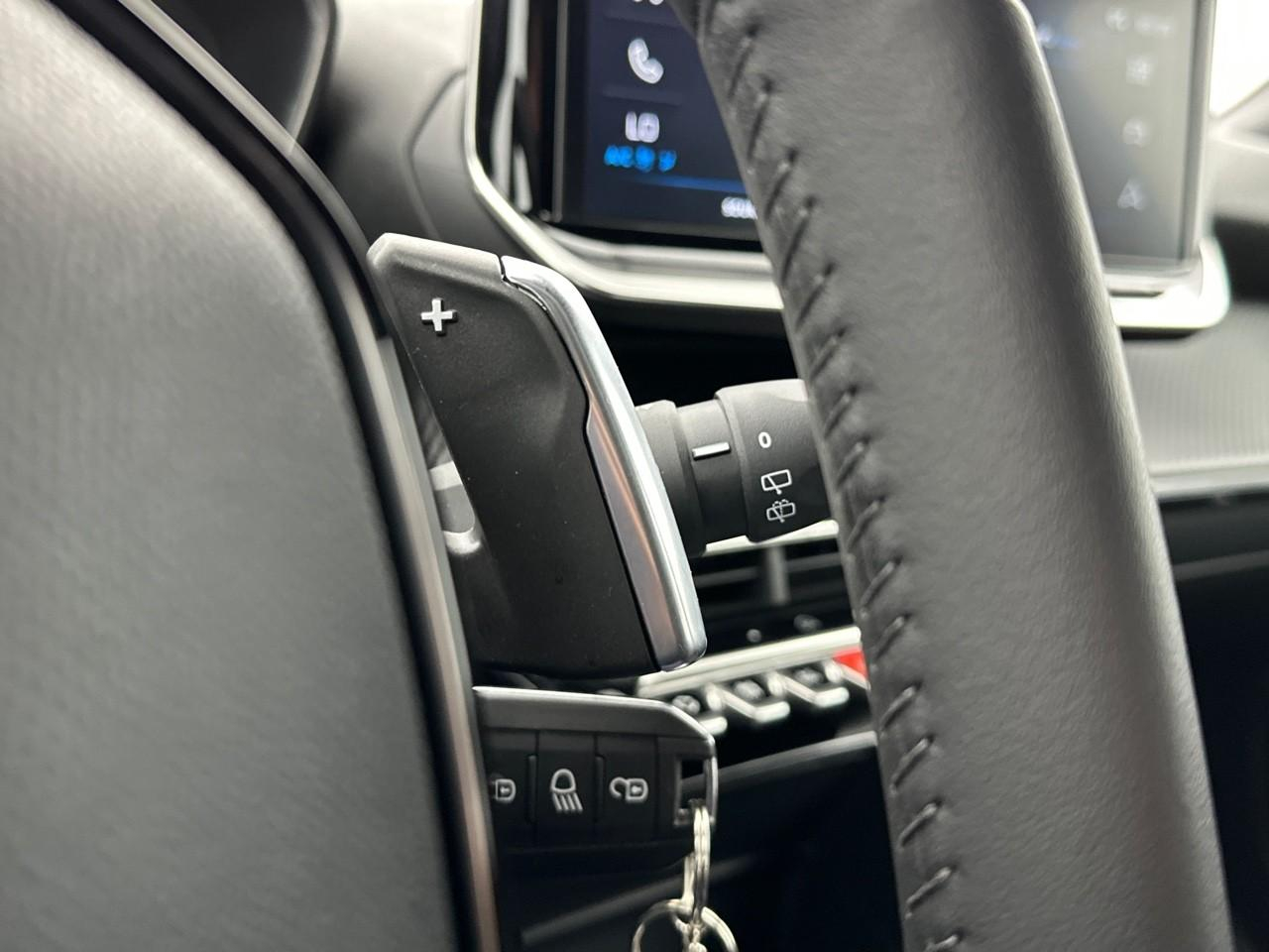 Peugeot 2008 hybrid 136 e-dcs6 style — photo 20