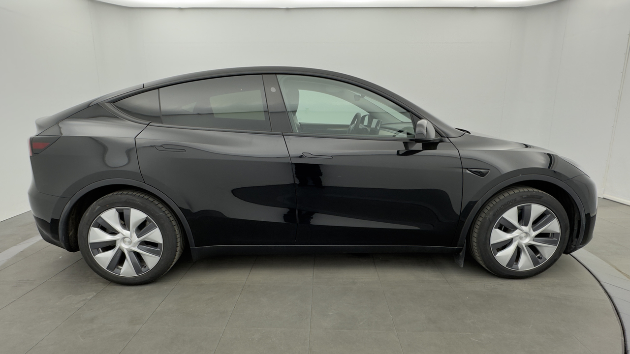 Tesla MODEL Y Standard RWD — photo 6