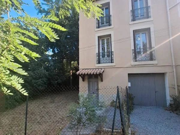 Charmante maison avec jardin et garage