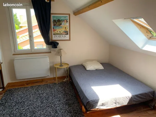 Loue chambre étudiant(e) de 17m 2, lumineuse, à St Genis Laval