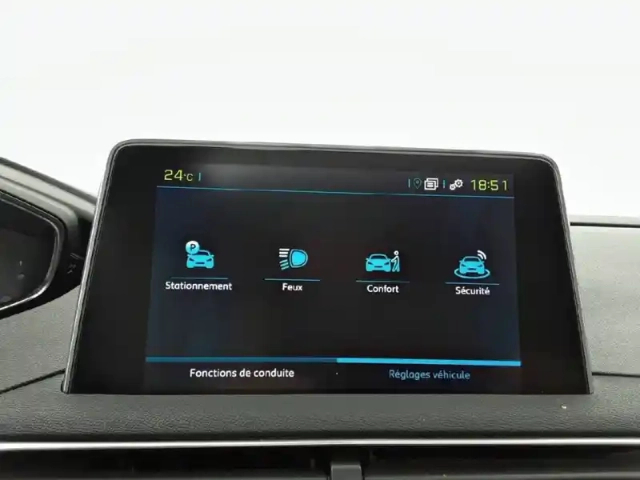 Peugeot 3008 hybrid4 300 e-eat8 — photo 28