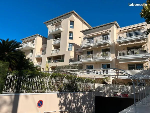 Le cannet centre - 2 pièces rénové avec jardin privatif, cave et garage