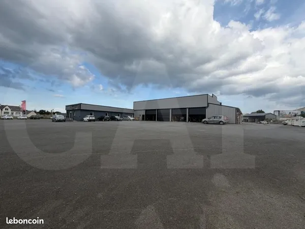 Local 880 m²