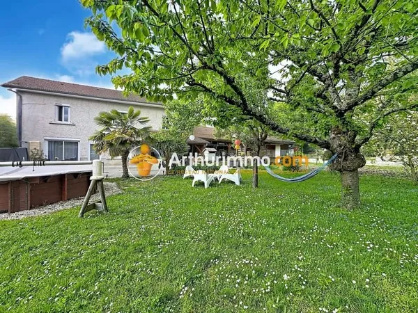 Maison familiale 135 m² avec combles aménageables et double garage à Montcarra