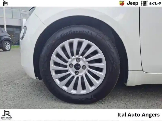 Fiat 500 e 95ch action — photo 10