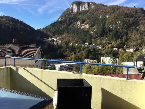 Saint-Claude Appartement de caractère T4 en duplex Terrasse Faibles charges
