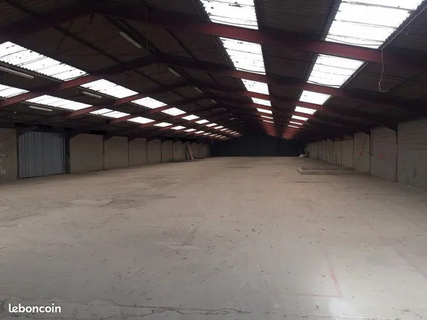 Entrepot/ Local activité 1600m2