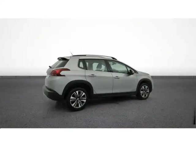 Peugeot 2008 1.2 puretech 110ch s&amp;s eat6 — photo 9