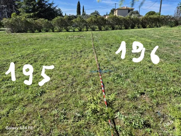 Terrain 713 m²