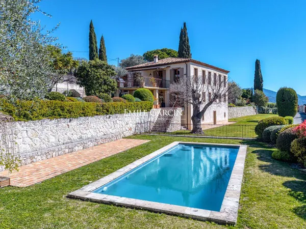 Maison 6 pièces 310 m²