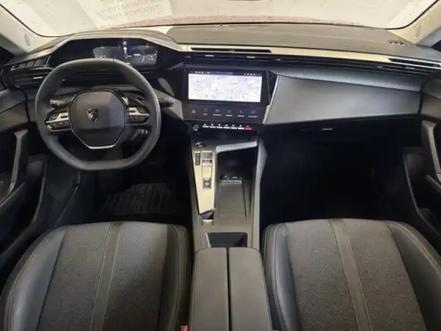 Peugeot 308 phev 180ch allure pack e-eat8 — photo 8