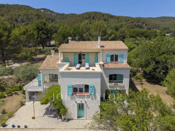 Propriété d'exception avec vue panoramique sur la Sainte-Baume -