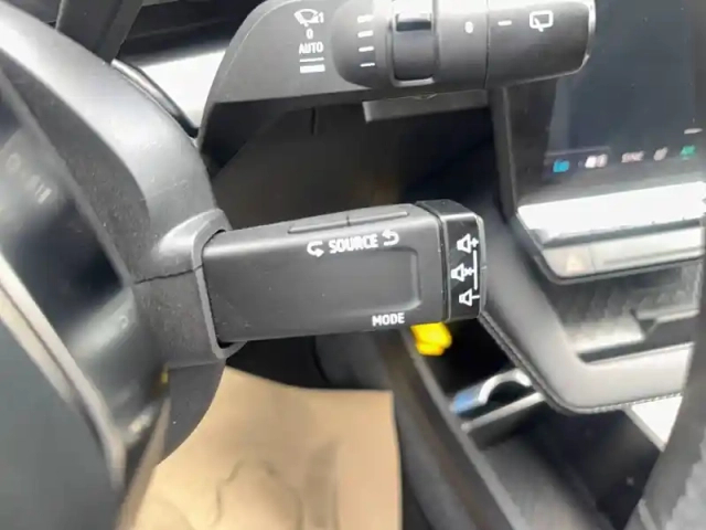 Renault Megane e-tech ev40 130ch standard charge — photo 32