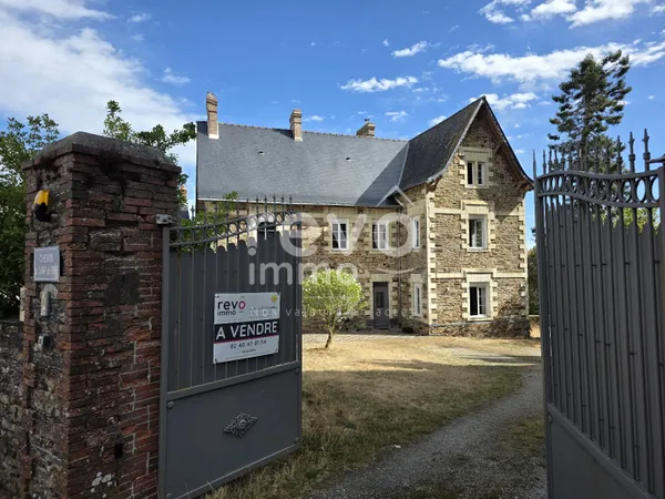 SAINT-JULIEN-DE-VOUVANTES (44670) – ANCIEN PRESBYTÈRE EN PIERRES – 191 m² – TERRAIN 4 008 m²