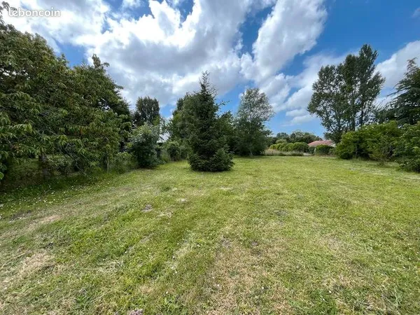 Terrain 1 000 m² Mirambeau