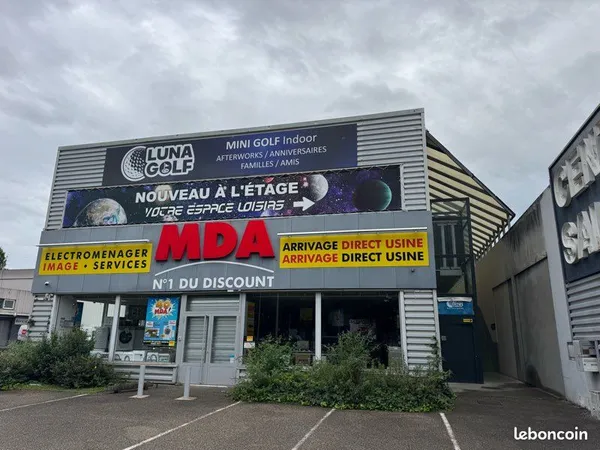 Local à louer avec activité de mini golf