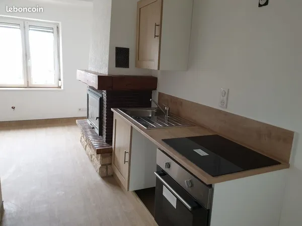 F1 avec insert + veranda + terrain 600m² + grange